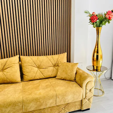 Gold House Бухарест