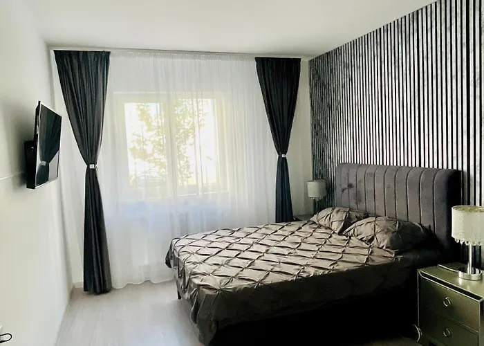 Gold House Apartment *