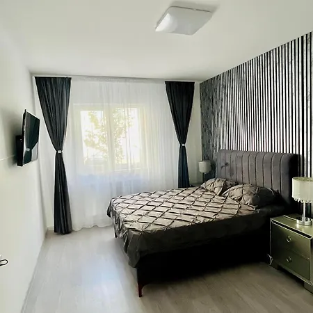 Gold House Apartment *