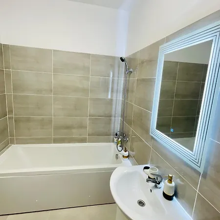 Gold House Apartment *